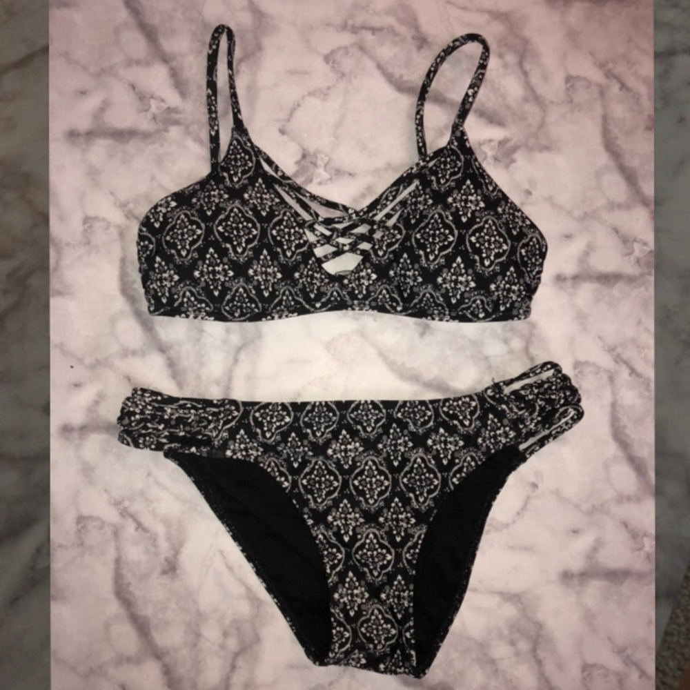 Hollister Bikini (Top- S, Bottom- XS)